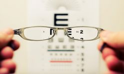 Laserowa korekcja wzroku – kto może z niej skorzystać? 